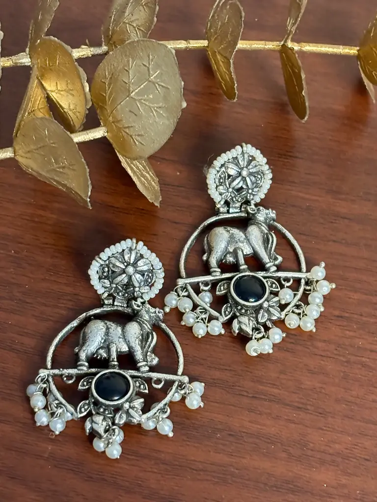Nandini (black)